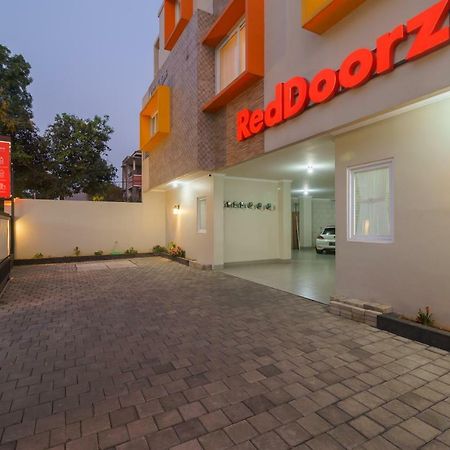 Reddoorz Near Taman Makam Pahlawan Cikutra Otel Bandung Dış mekan fotoğraf